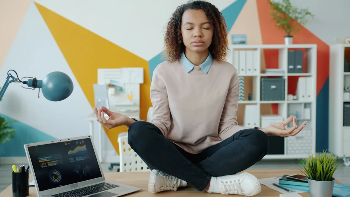 Étirements pour un travail assis de huit heures